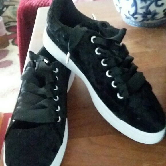 Brand NEW!!! NWT!! CUTE VELVET BLACK SHOES - Picture 4 of 4